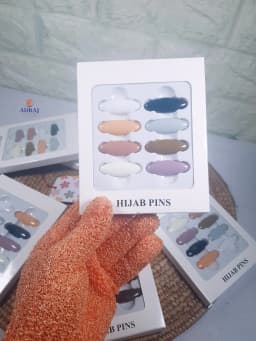 8-in-1 Boxed Hijab Pins