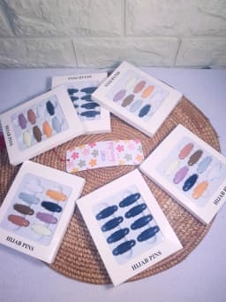 8-in-1 Boxed Hijab Pins